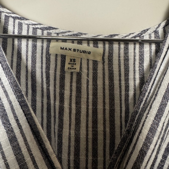 Max Studio Women's flutter sleeve tiered short dress in Size XS - Picture 4 of 7